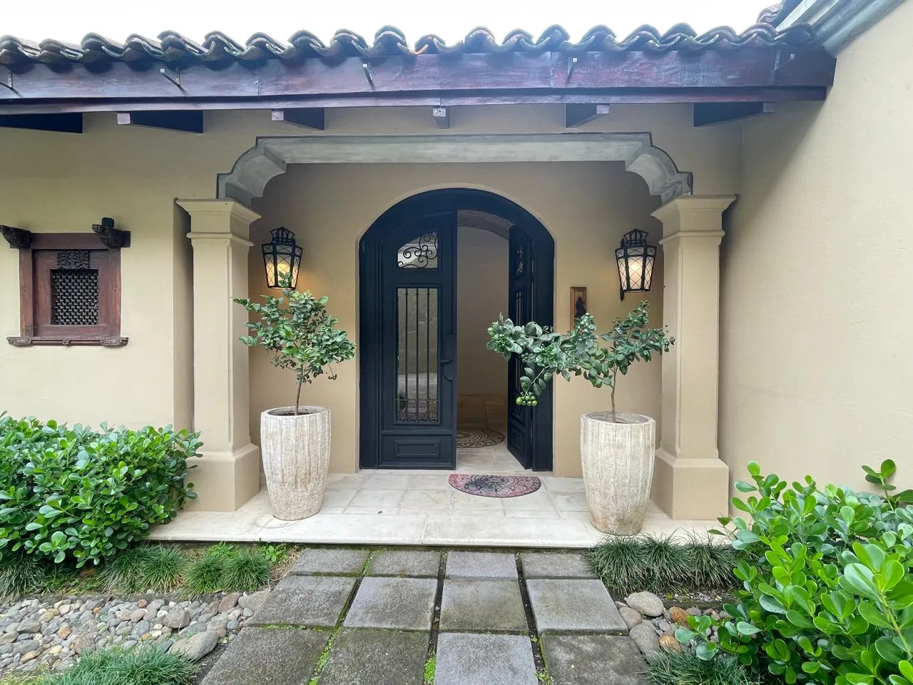 For Sale: House with Spectacular Views in Santa Ana - image 2