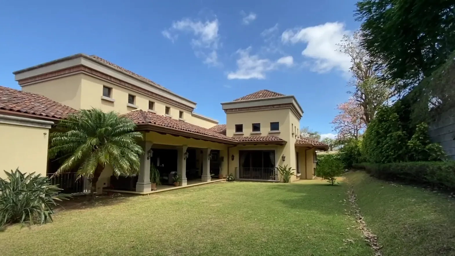 LUXURIOUS SUN VALLEY HOUSE IN SAN JOSE, COSTA RICA - image 5