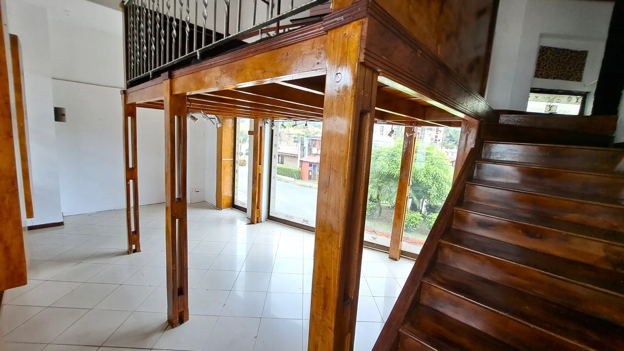 Shop Space with Loft in Jacó’s downtown Plaza Coral for Sale or Rent - image 12