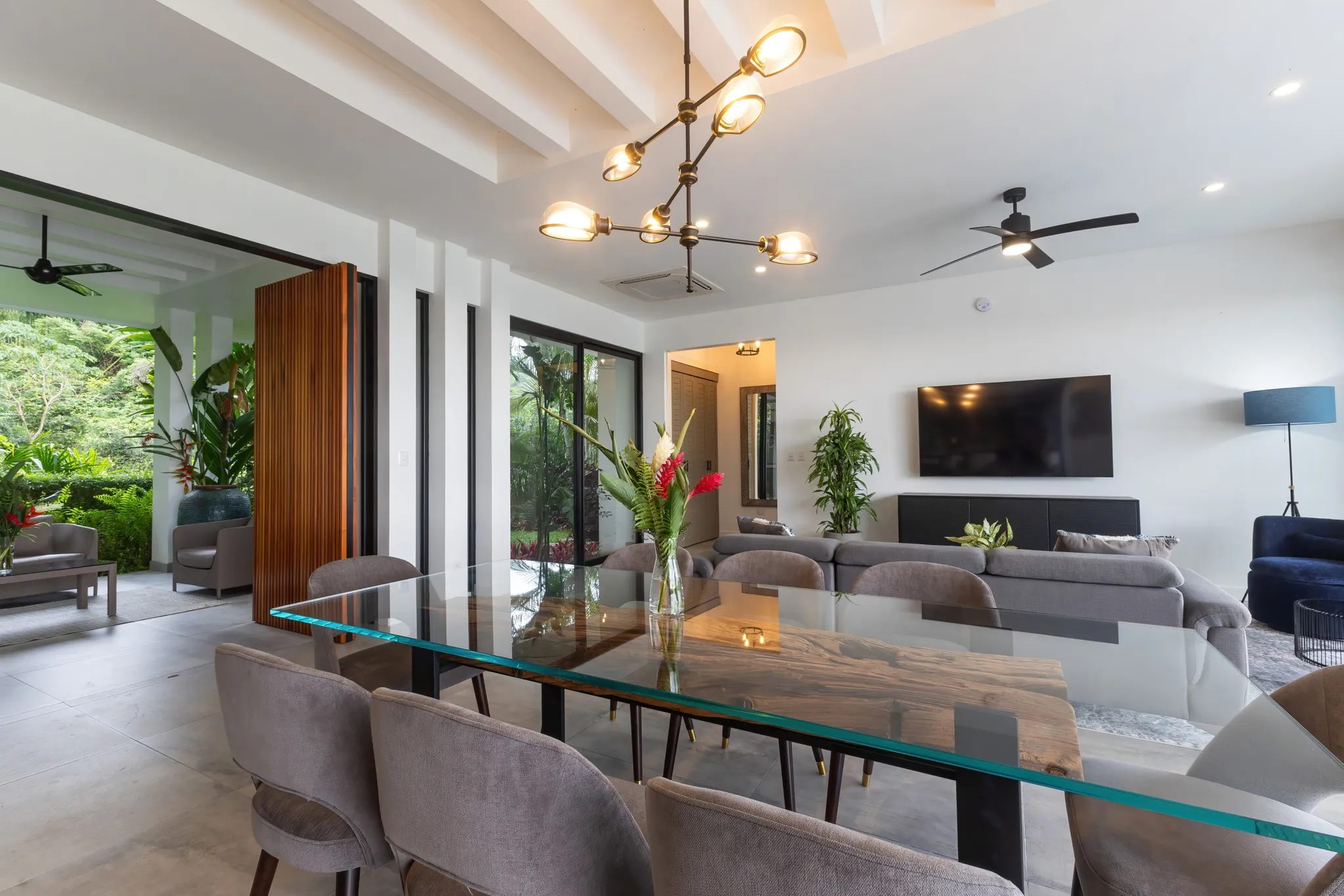 ELEGANT HOUSE WITH OCEAN & JUNGLE VIEWS IN OJOCHAL, COSTA RICA - image 10