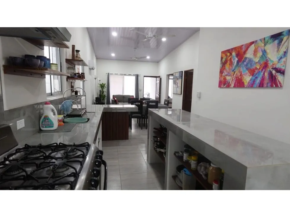  Newly Renovated House With a Prime Location in Jaco Town - image 5
