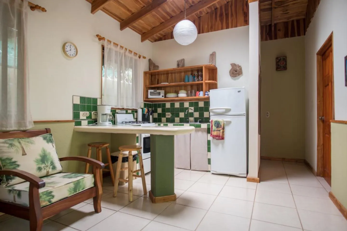 2 villas 2 appartments 4 commercial stores in the center of santa teresa - image 12