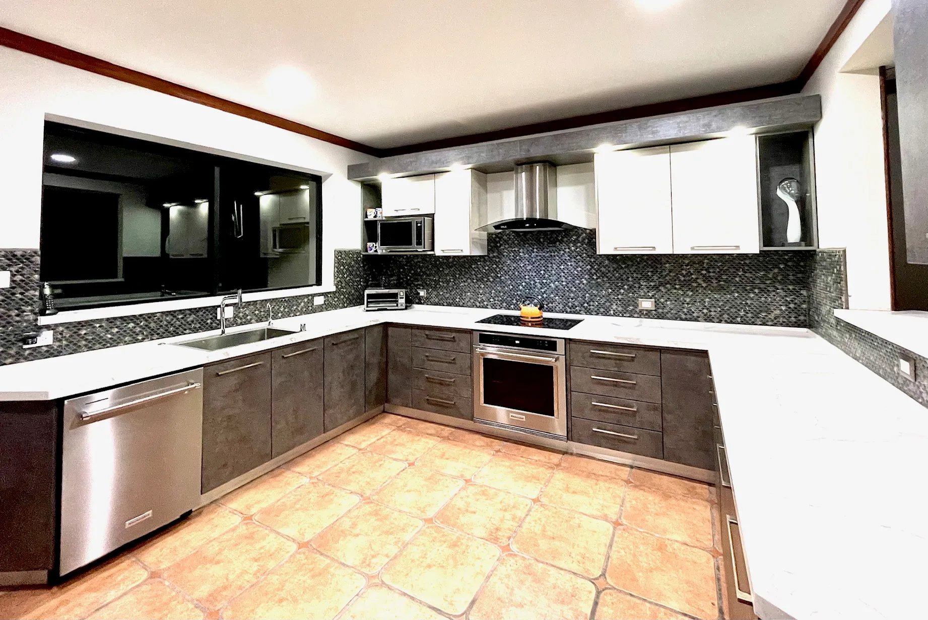 For Sale: Independent House in Trejos Montealegre – Escazú - image 8