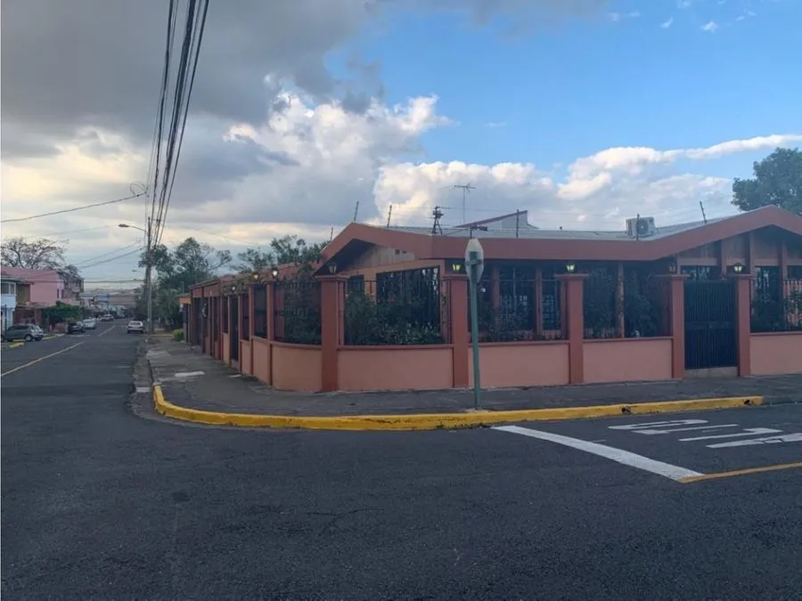 FULLY FURNISHED ONE-LEVEL HOUSE FOR RENT IN LA FAVORITA, ROHRMOSER - image 2