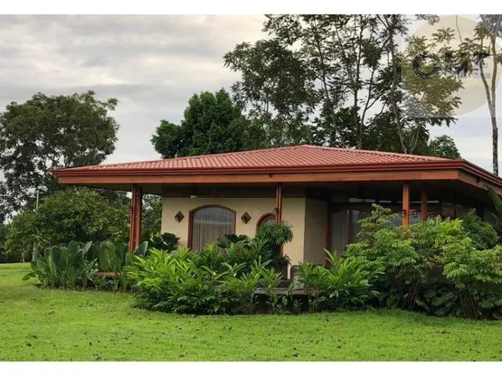 Tranquil Villa with Mountain Views in San Ramón, Costa Rica - image 2