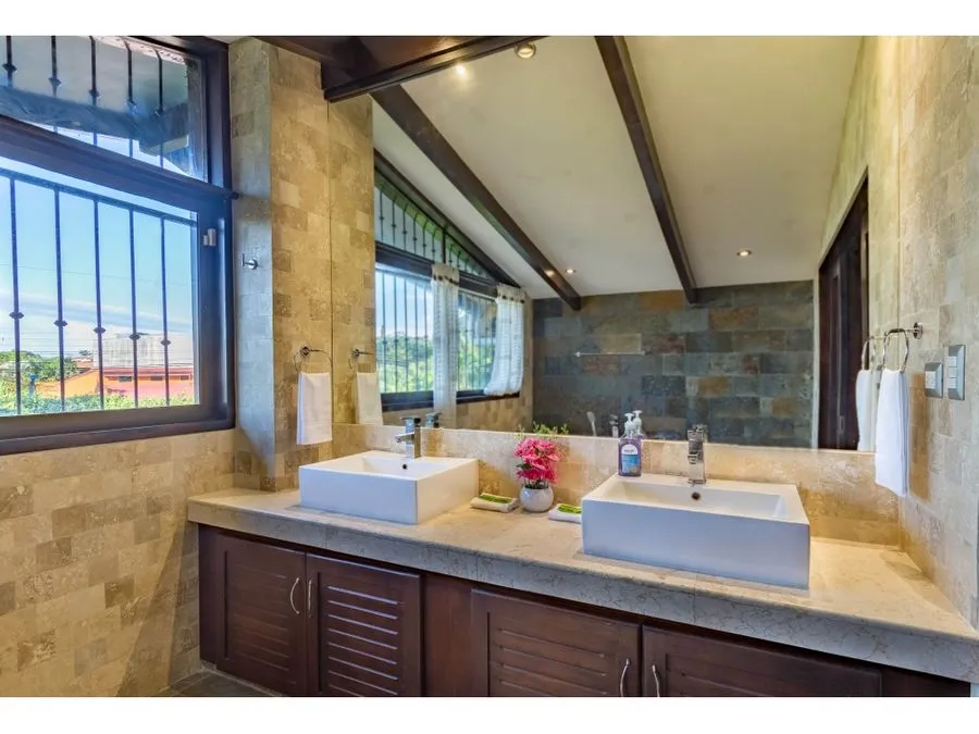  Spectacular Luxury house in Jaco Beach - image 14