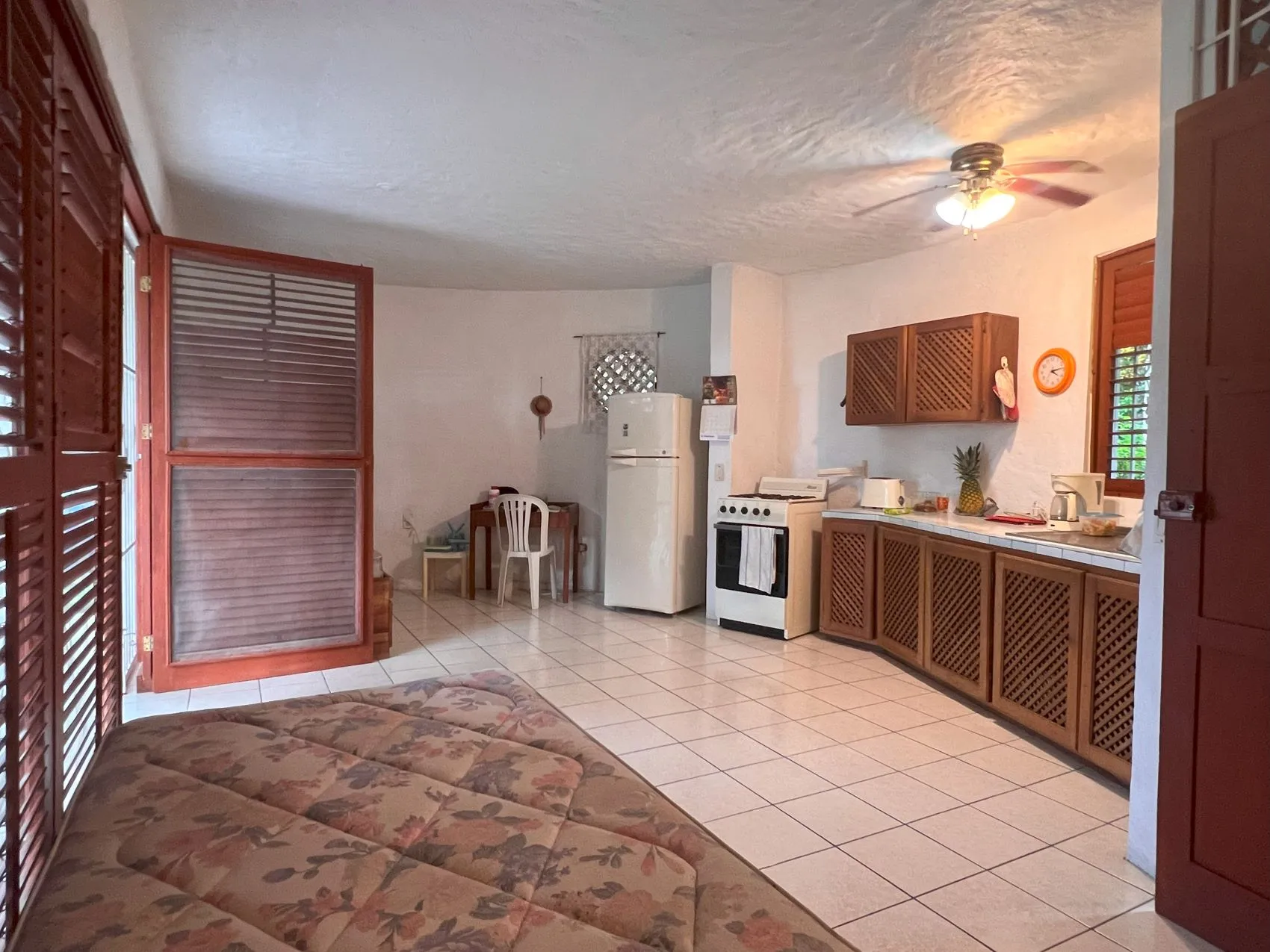 Casa Blanca – Coastal Living – Commercial Opportunity! - image 5