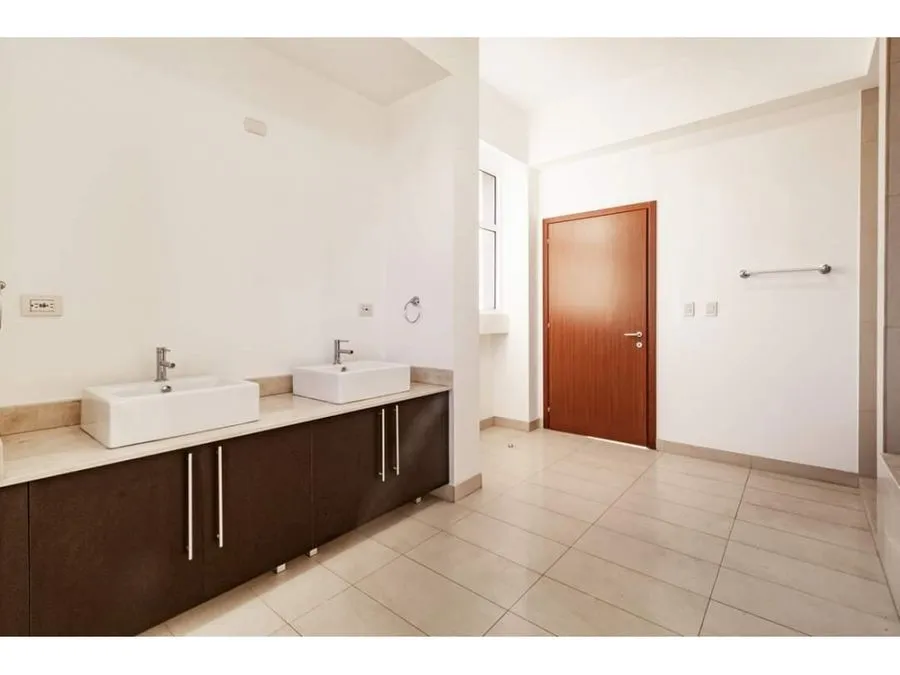 Luxury 3-Bedroom Penthouse in Escazú, San José - image 9