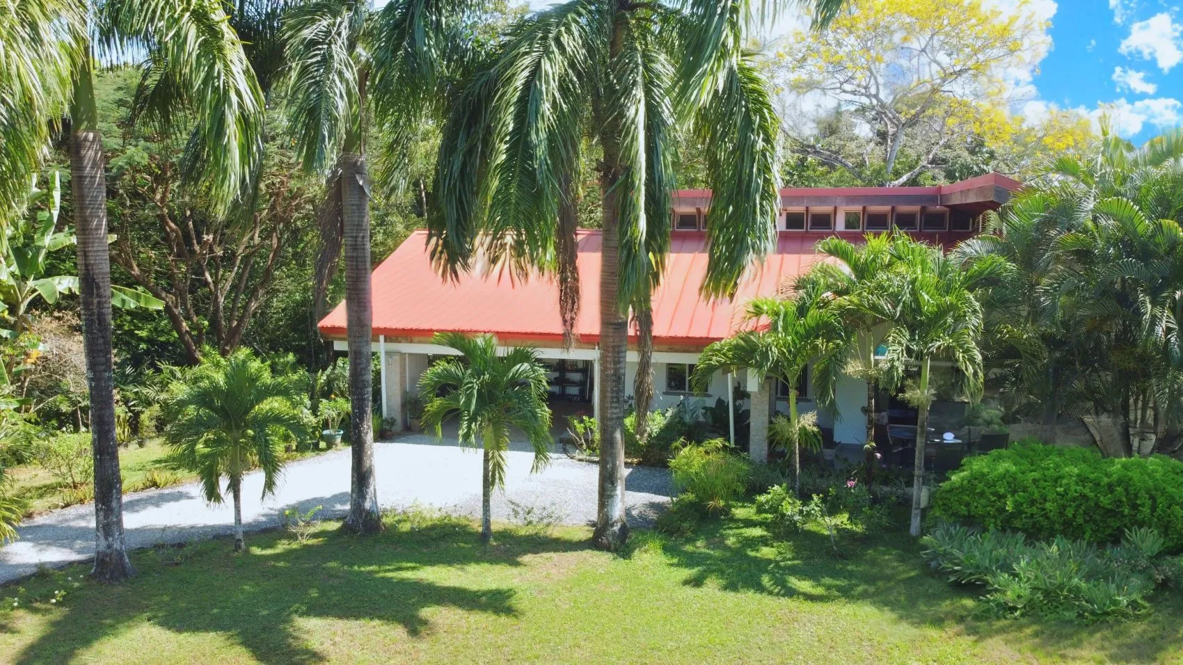 Villa Palma Royal Exclusive Private Estate with Modern Luxury and Natural Charm with horse stables in Las Delicias Santa Teresa - image 3