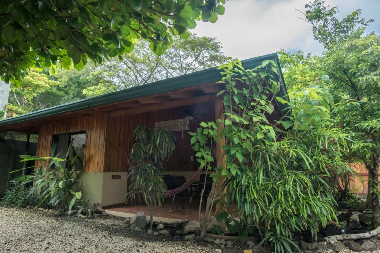 2 villas 2 appartments 4 commercial stores in the center of santa teresa - image 9