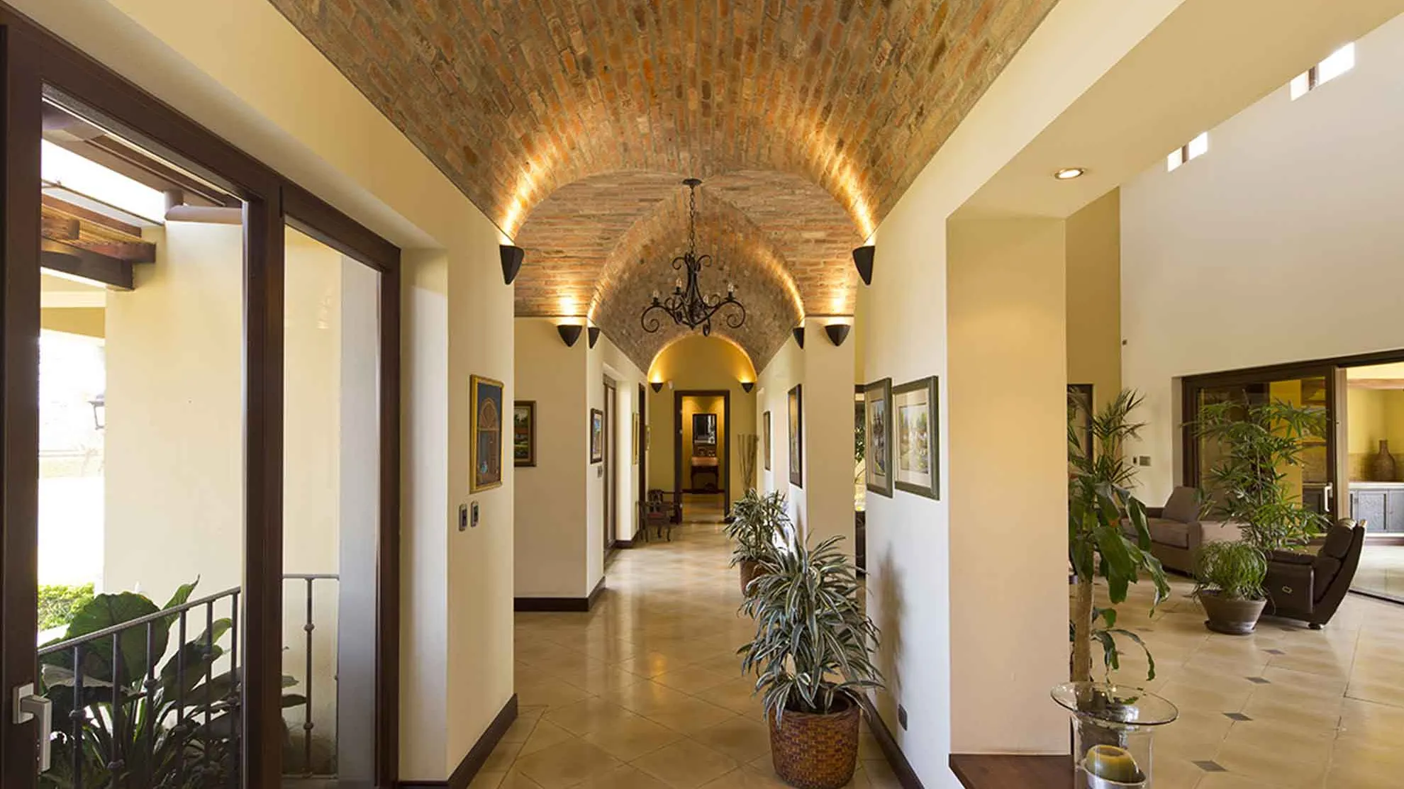 LUXURIOUS SUN VALLEY HOUSE IN SAN JOSE, COSTA RICA - image 8