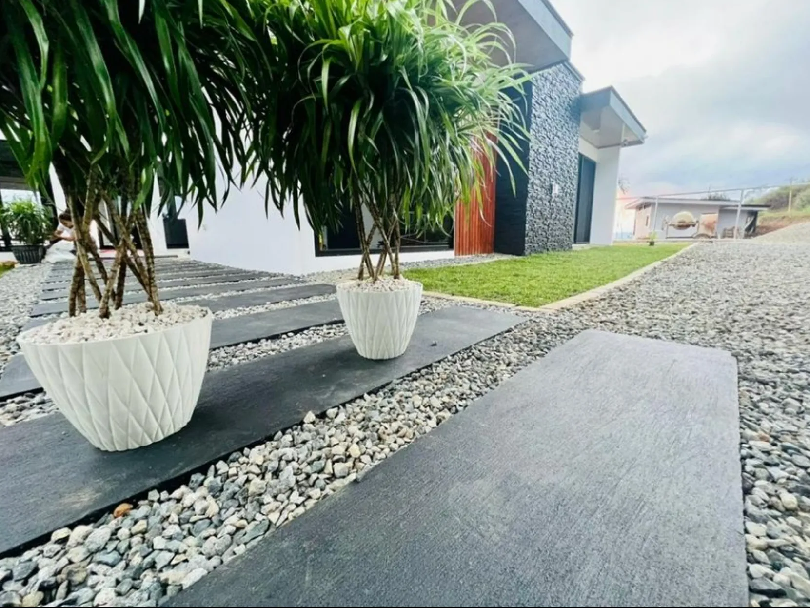 MODERN & ELEGANT HOUSE WITH CITY VIEW IN PEREZ ZELEDON, COSTA RICA - image 9