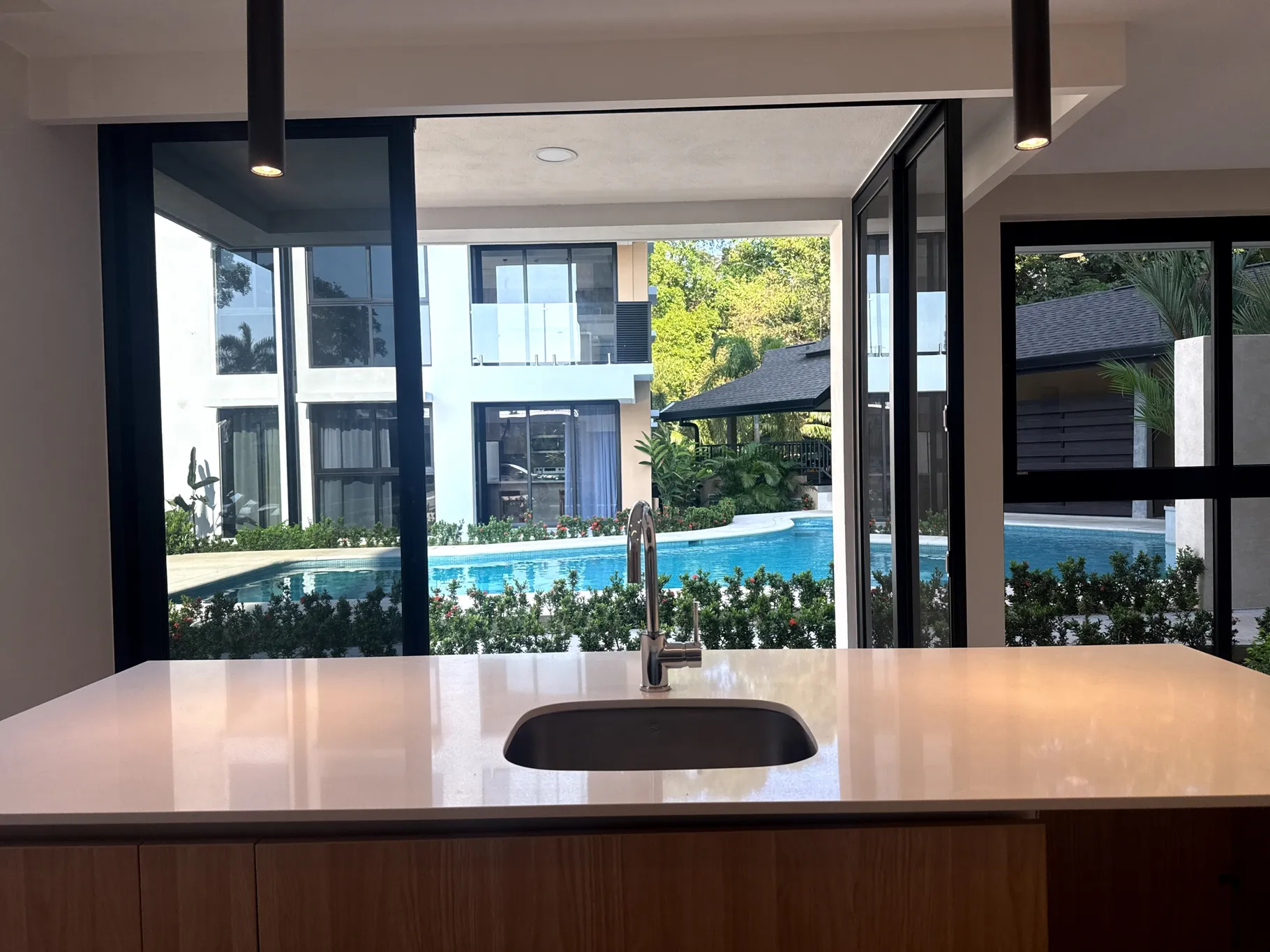 Apartment with pool view in Torres del Mar in Jaco - image 7