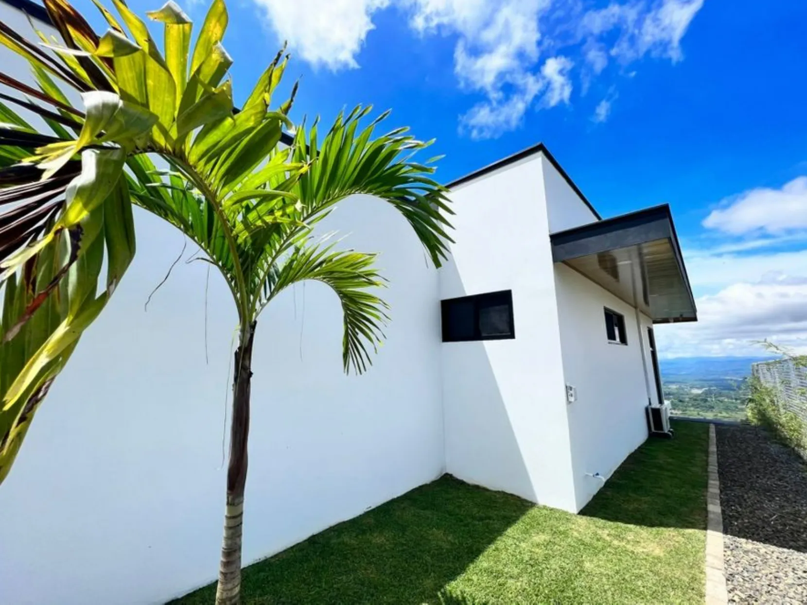 MODERN & ELEGANT HOUSE WITH CITY VIEW IN PEREZ ZELEDON, COSTA RICA - image 8