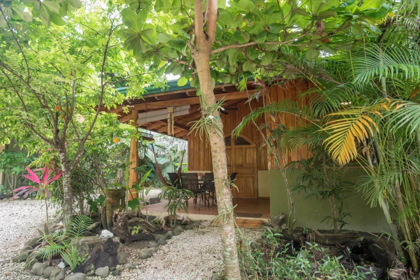 2 villas 2 appartments 4 commercial stores in the center of santa teresa - image 13