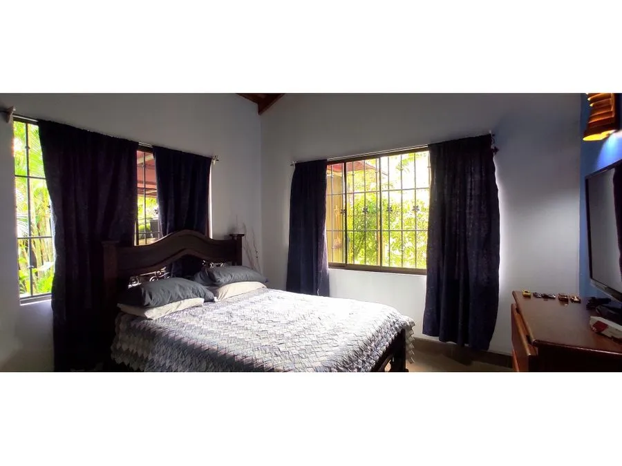 Beautiful House and a very nice and quiet area - image 7