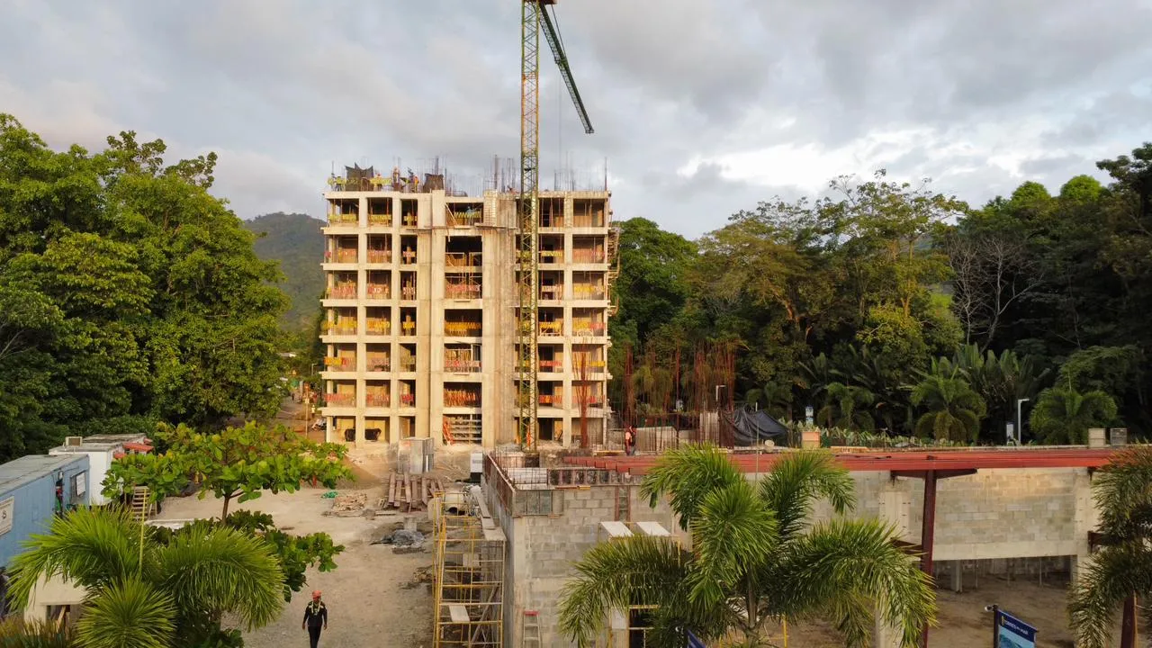 Torres del Mar, Condominuin - image 14
