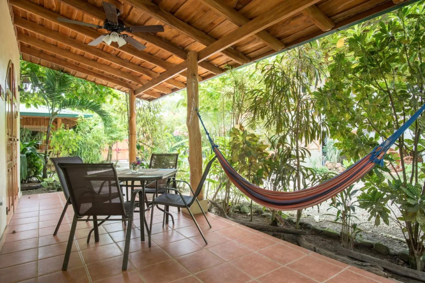 2 villas 2 appartments 4 commercial stores in the center of santa teresa - image 4