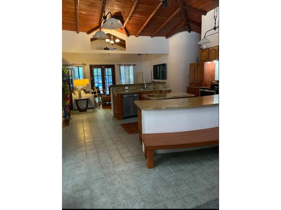 Charming 3-Bedroom House With An Incredible Pool - image 15