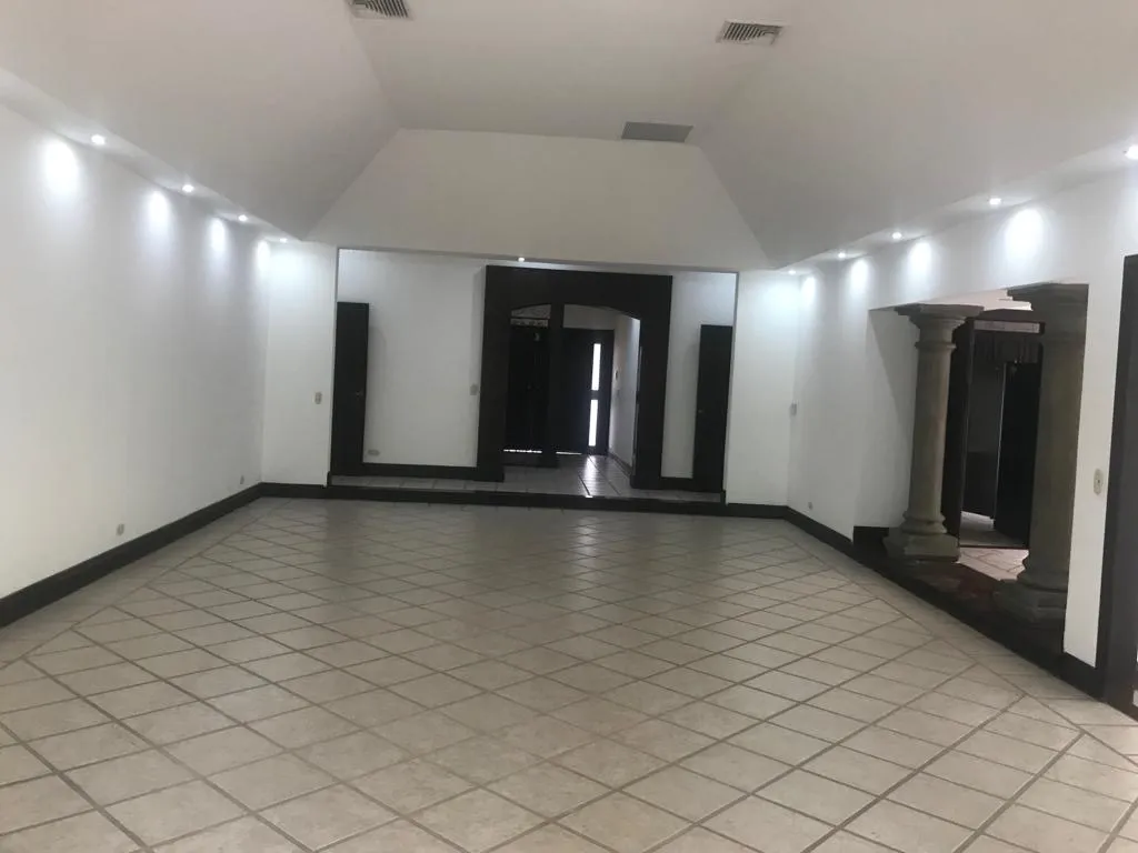 Sale / Beautiful House in Condominium, Lindora, Pozos, Santa Ana, San Jose - image 2