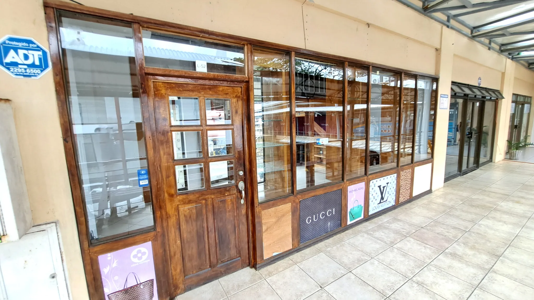 Shop Space with Loft in Jacó’s downtown Plaza Coral for Sale or Rent - image 8