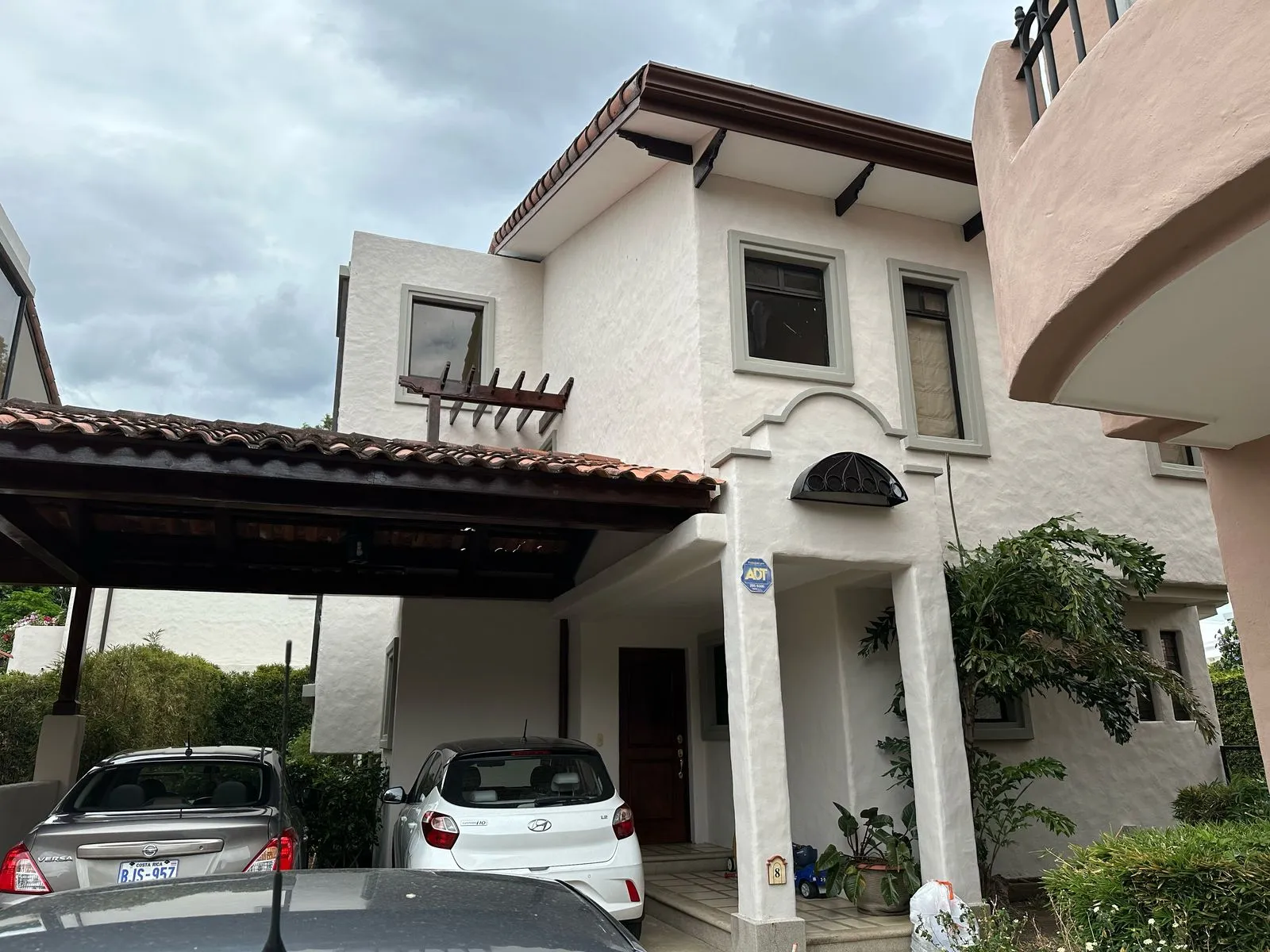 3-Bed Home Town House for rent in Condominium in Santa Ana - image 1