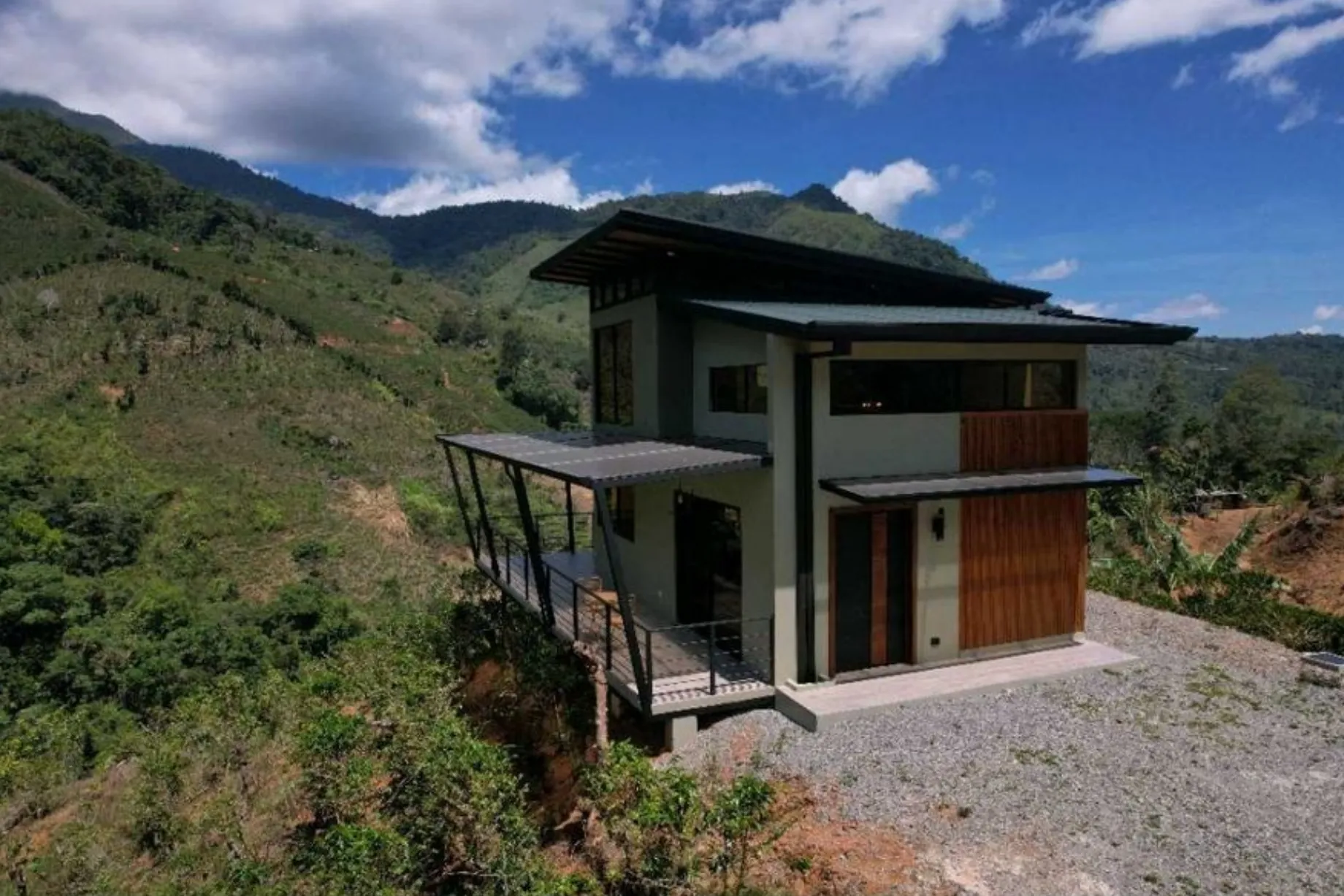 MODERN COUNTRY HOUSE WITH GUEST COTTAGE AMIDST A COFFEE PLANTATION - image 5