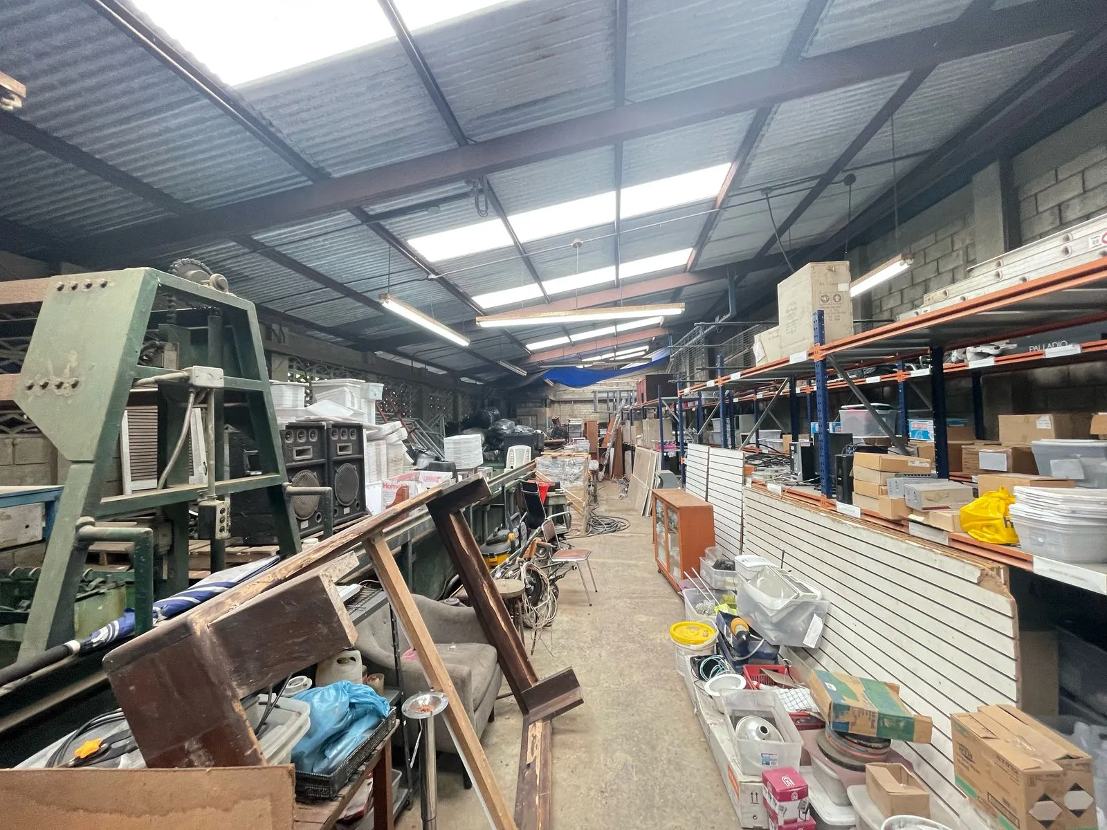 Warehouse and Mixed-Use Property for Sale in Desamparados - image 13