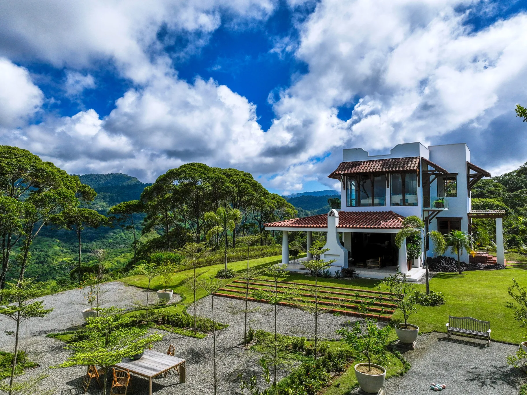 CASA CONSTRUIDA A MEDIDA CON 2 LOTES EN DOMINICAL, COSTA RICA - image 2