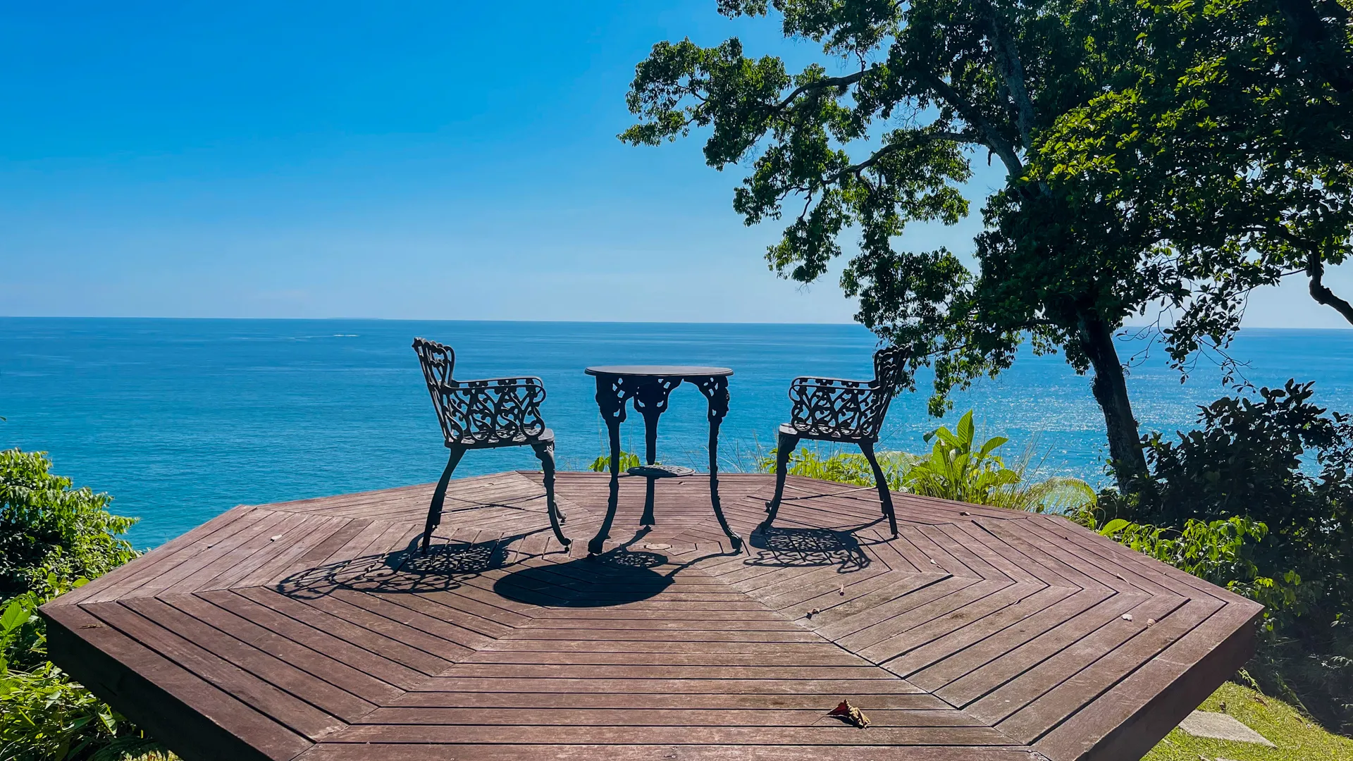 CROWN JEWEL OF THE PACIFIC: A RARE COLONIAL ESTATE WITH OCEAN FRONTAGE IN DOMINICAL - image 7