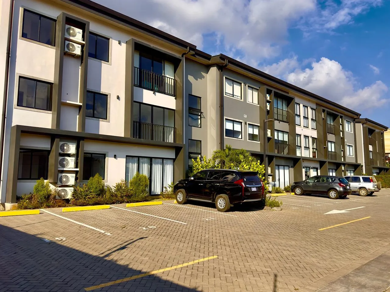 Sale / Beautiful Apartments in Novatriana Condominium, Alajuela - image 2