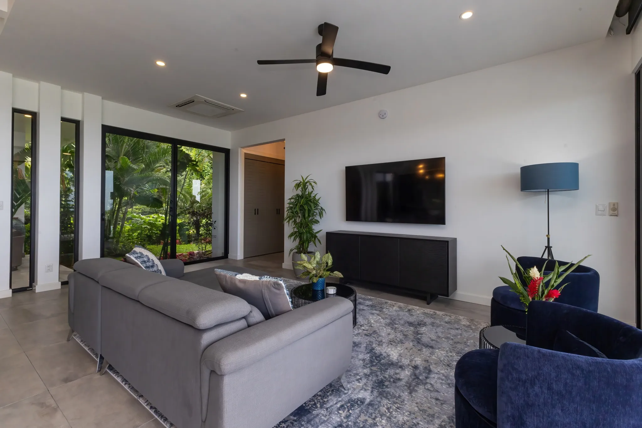 ELEGANT HOUSE WITH OCEAN & JUNGLE VIEWS IN OJOCHAL, COSTA RICA - image 11