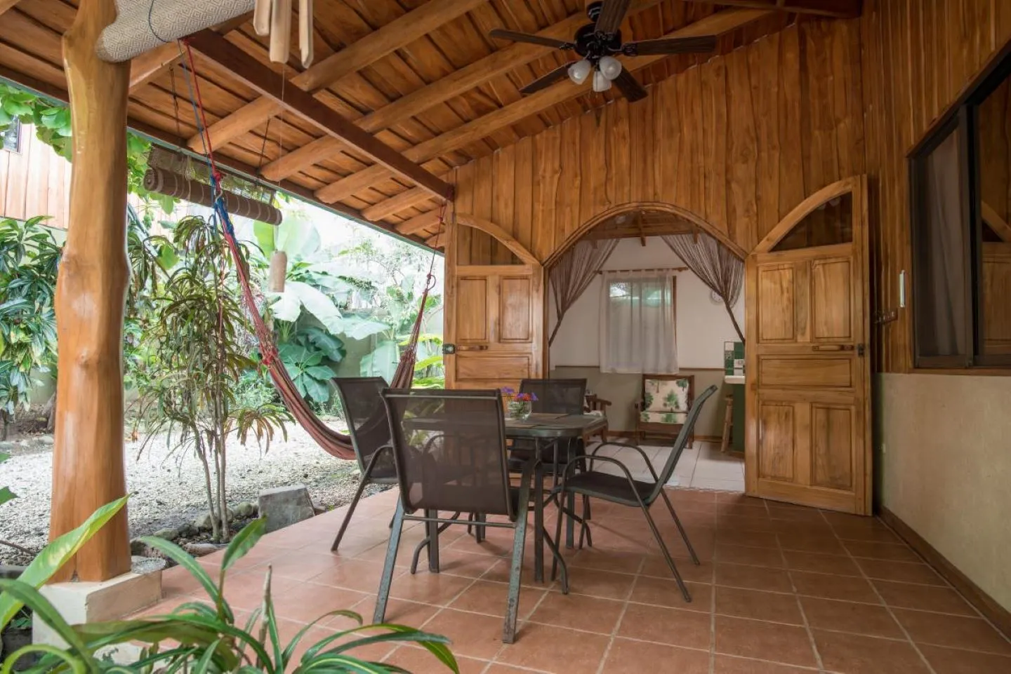 2 villas 2 appartments 4 commercial stores in the center of santa teresa - image 10