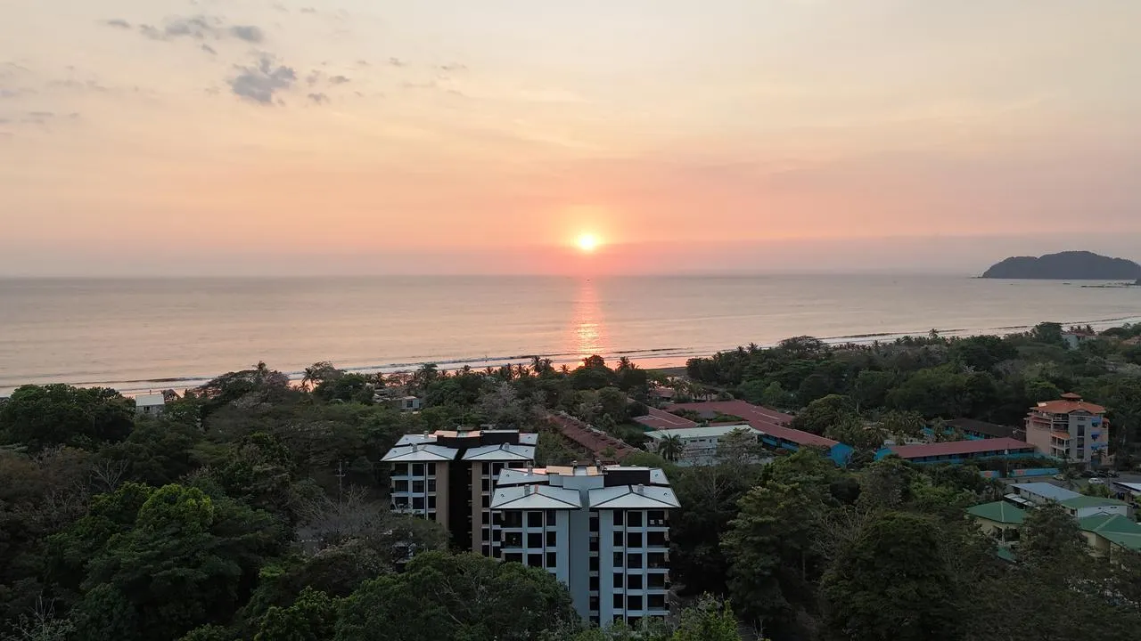 Stunning Playa Jacó Condominium with Pool Views: Your Perfect Coastal Retreat - image 9