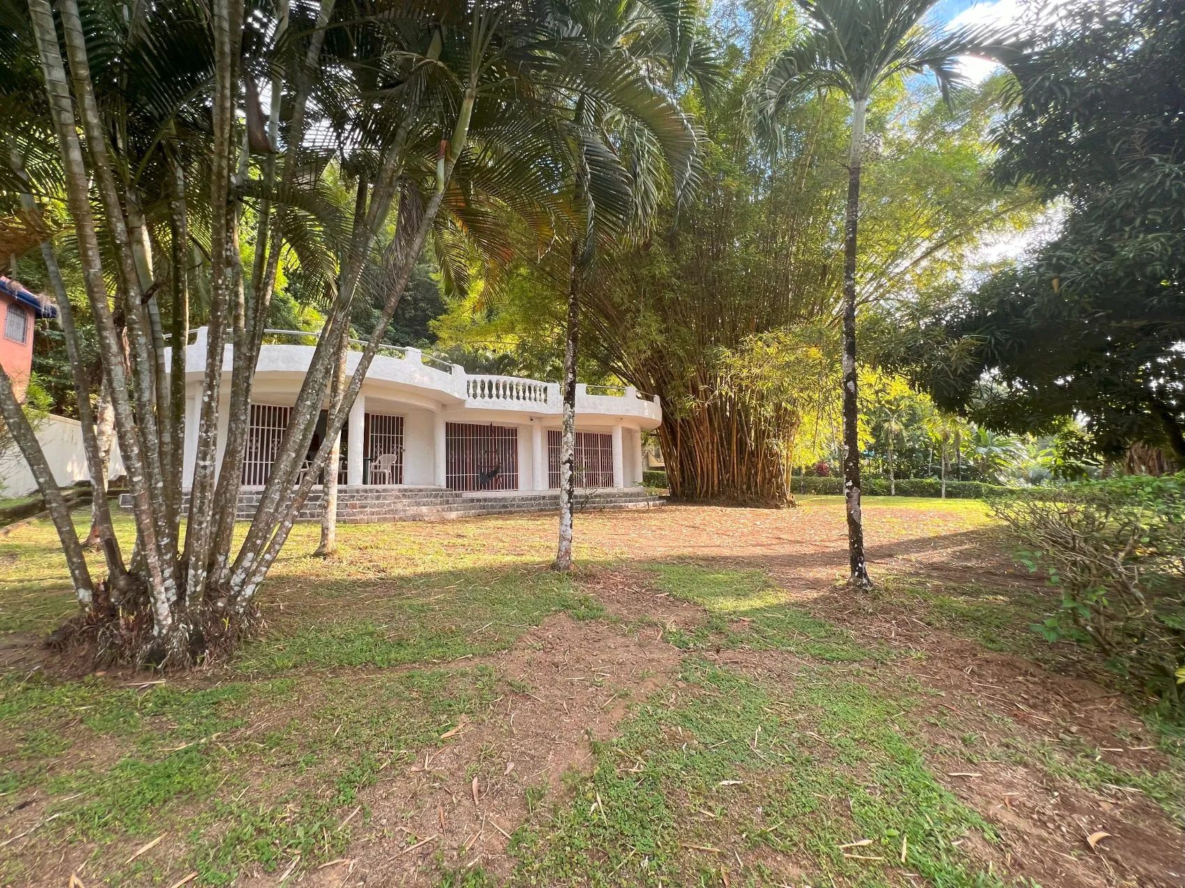 Casa Blanca – Coastal Living – Commercial Opportunity! - image 2