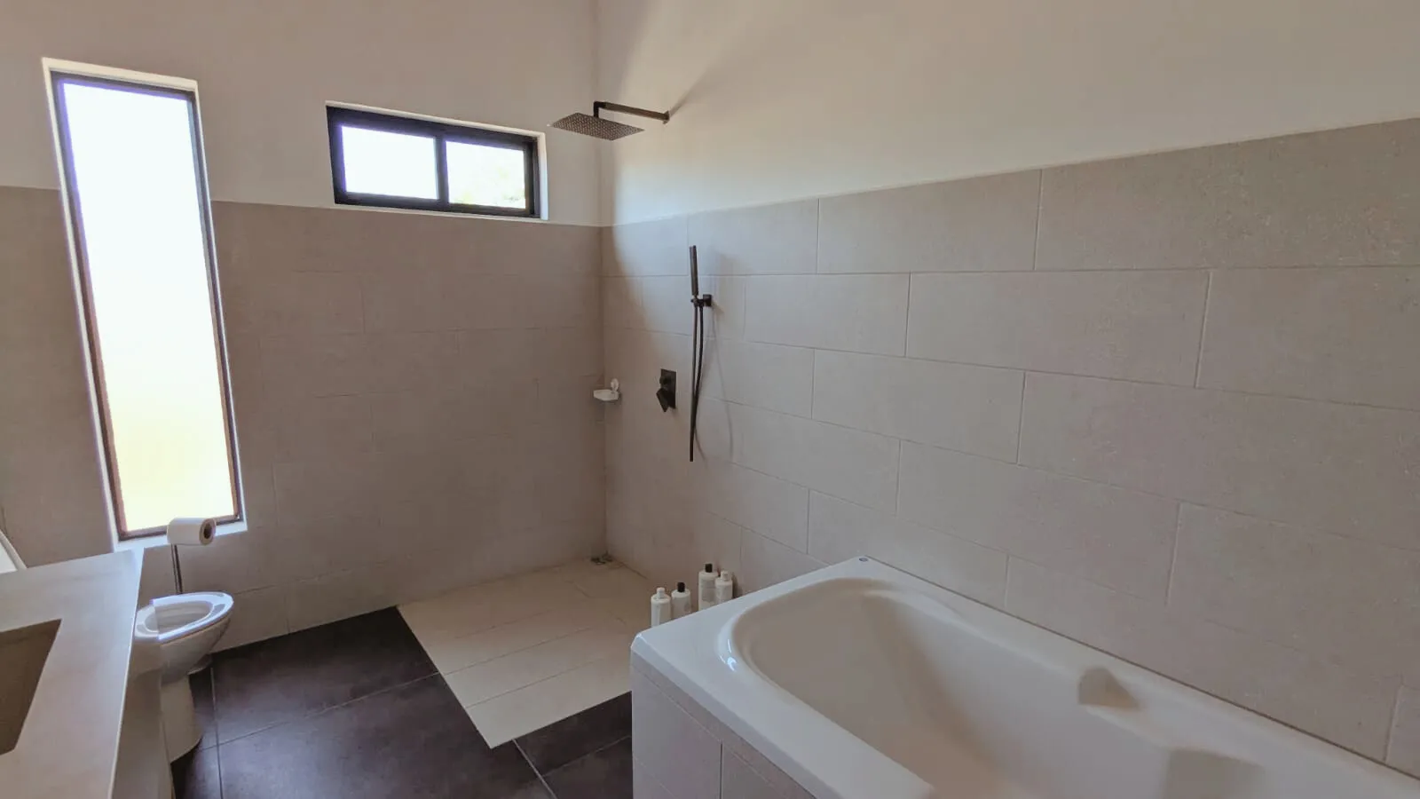 Brand New 3-Bedroom Home with Stunning Views in Santiago – Steps from Santa Teresa & Playa Hermosa - image 9