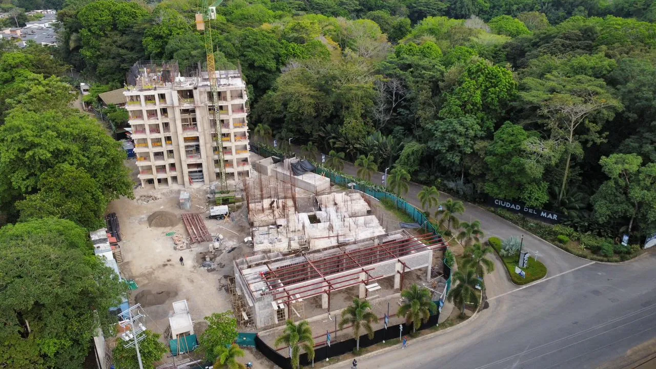 Torres del Mar, Condominuin - image 12