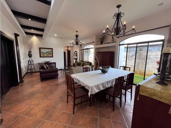 Elegant Residence in Alajuela - image 2