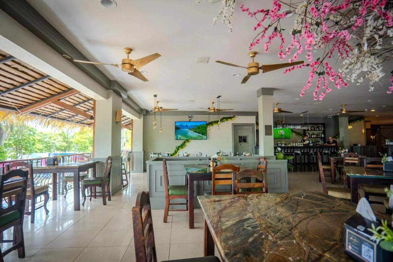 Historical Hotel in Quepos, Puntarenas - image 15