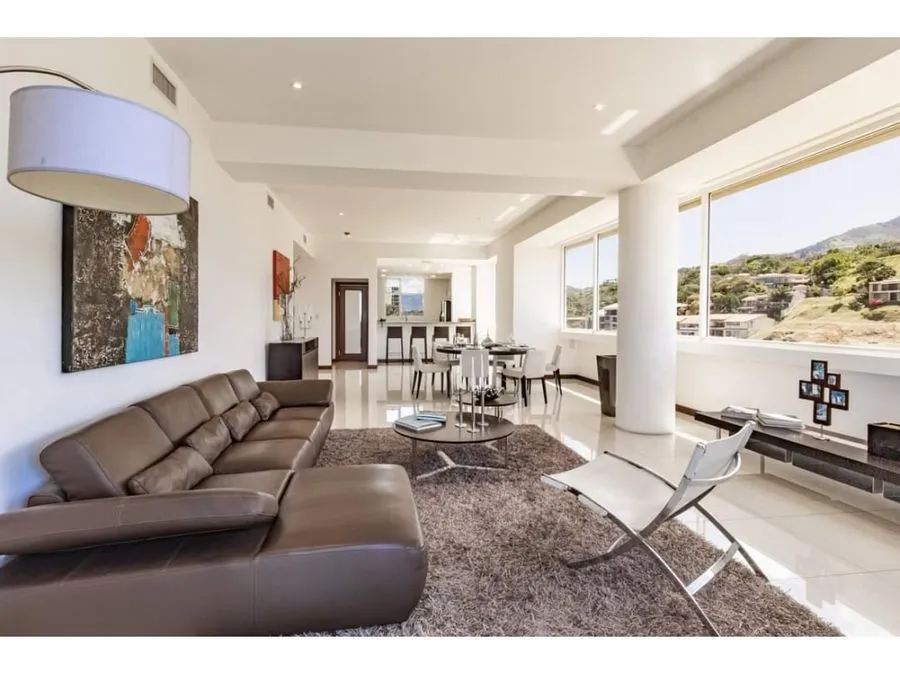Luxury 3-Bedroom Penthouse in Escazú, San José - image 7