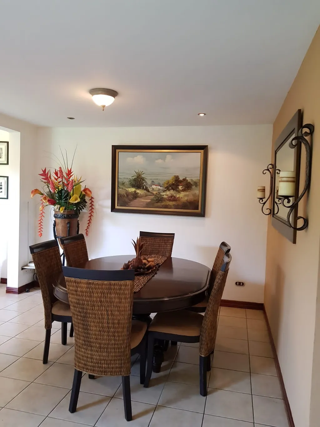 3 bedroom House in Santa Ana in Gatted Community - image 3