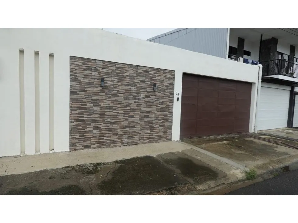  Newly Renovated House With a Prime Location in Jaco Town - image 4