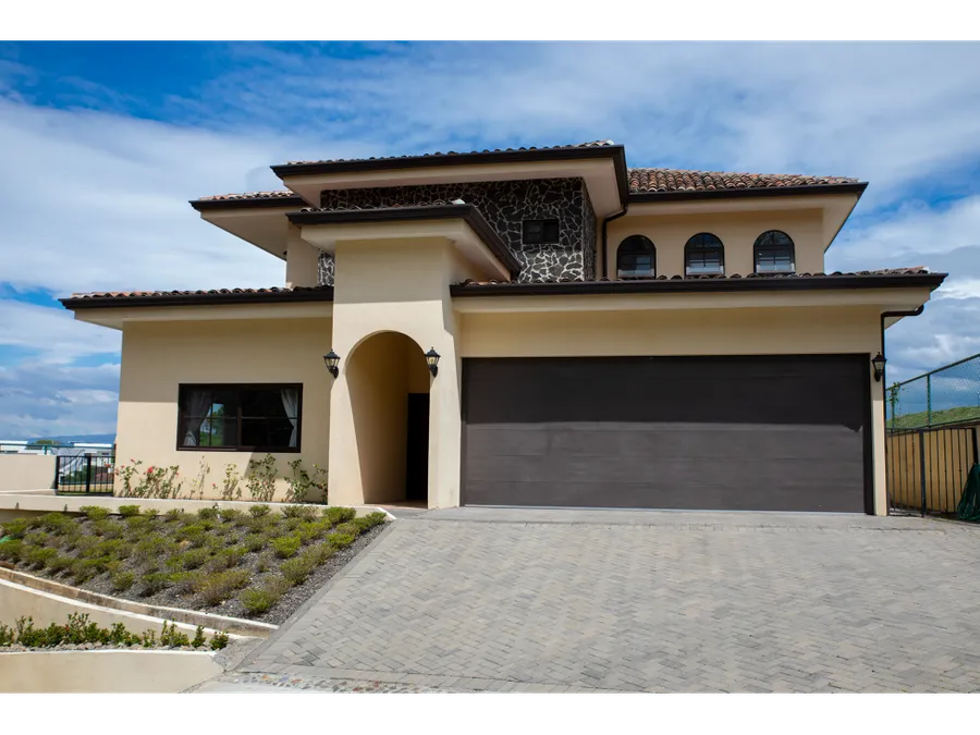 For Sale: Exclusive Luxury Residence in Gated Community – Santa Ana - image 2