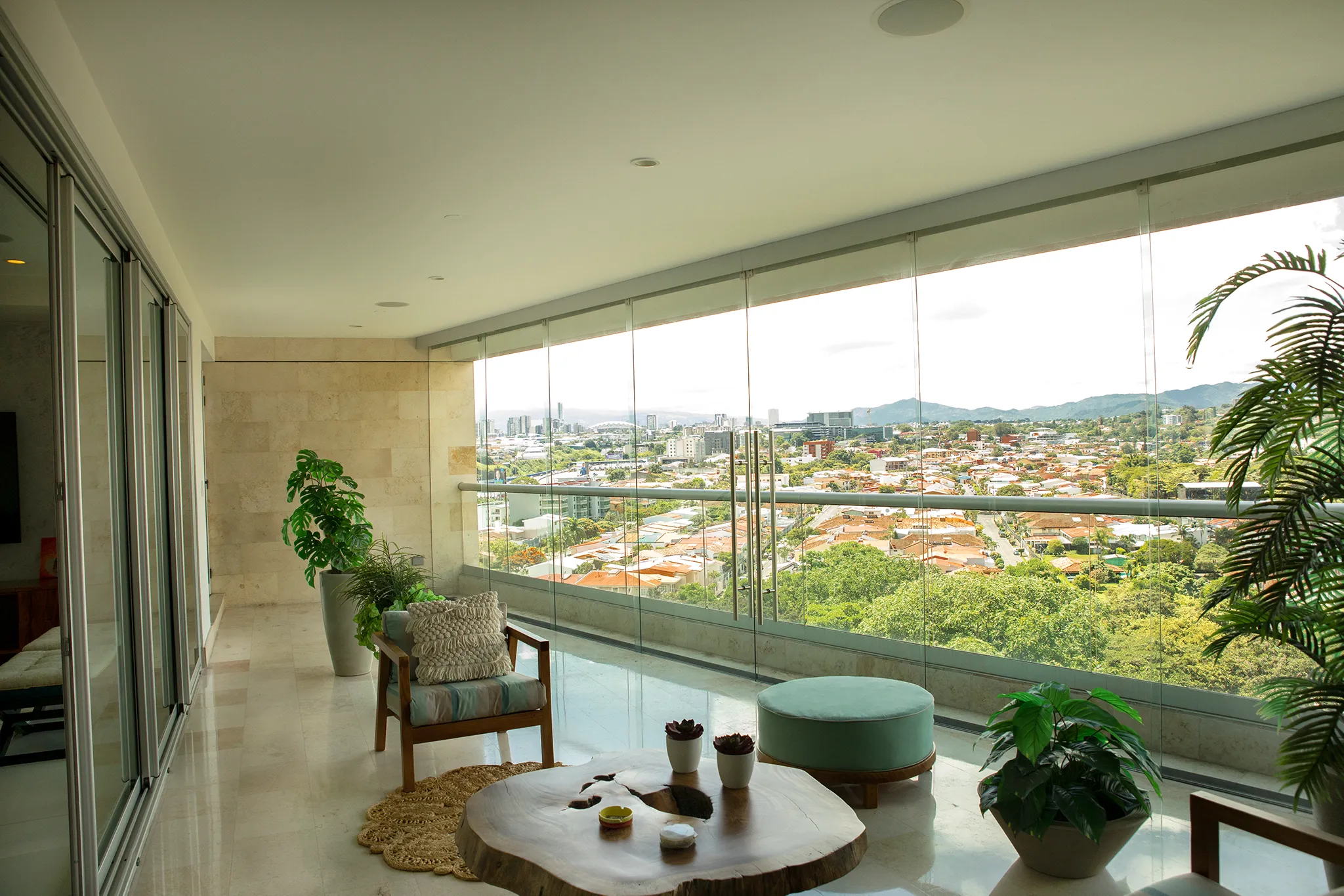 Penthouse for Sale in Central Park Condominium, Escazú - image 2