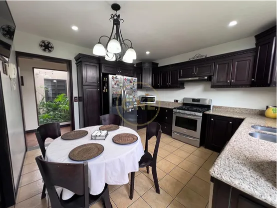 Elegant Residence in Alajuela - image 6