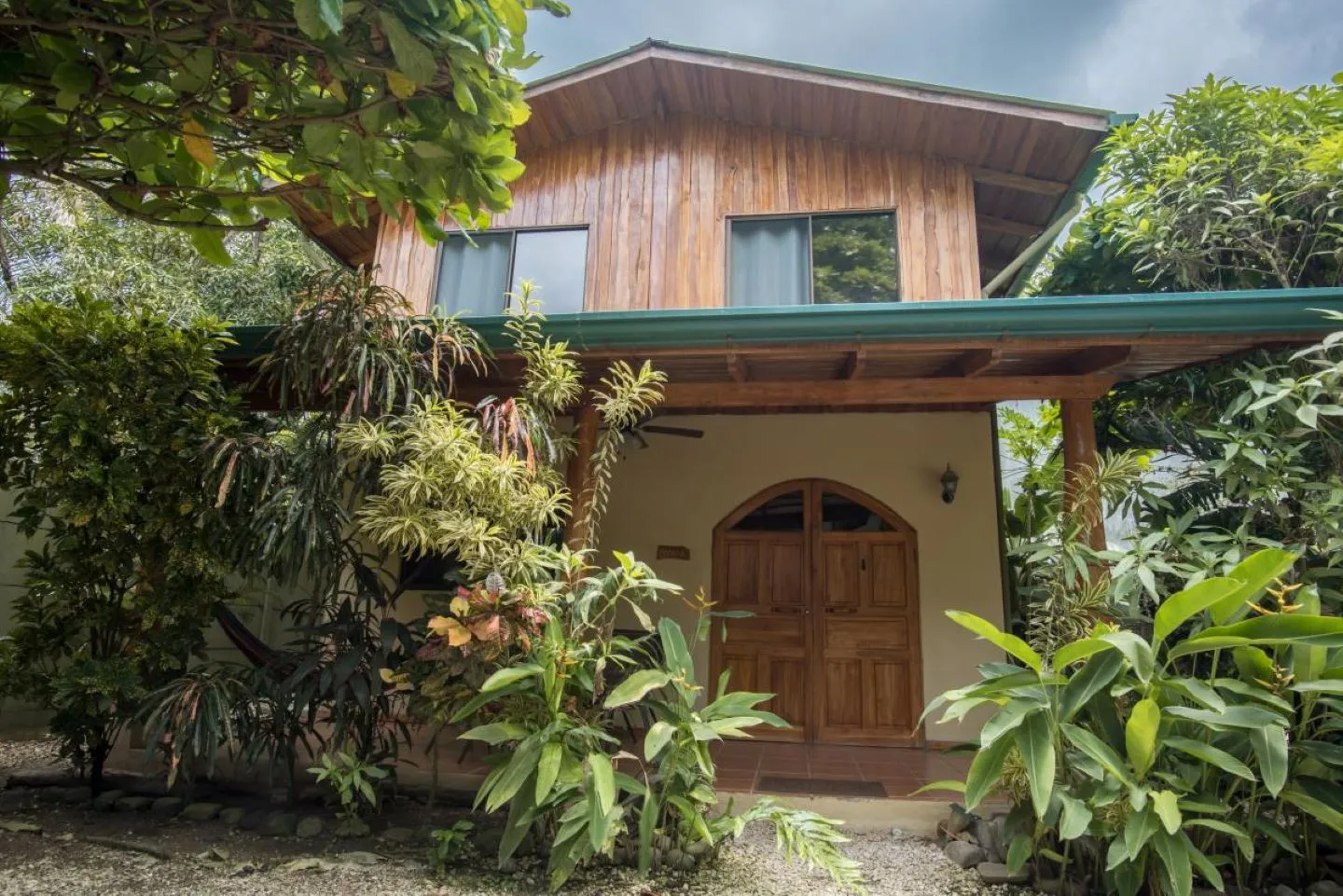 2 villas 2 appartments 4 commercial stores in the center of santa teresa - image 3