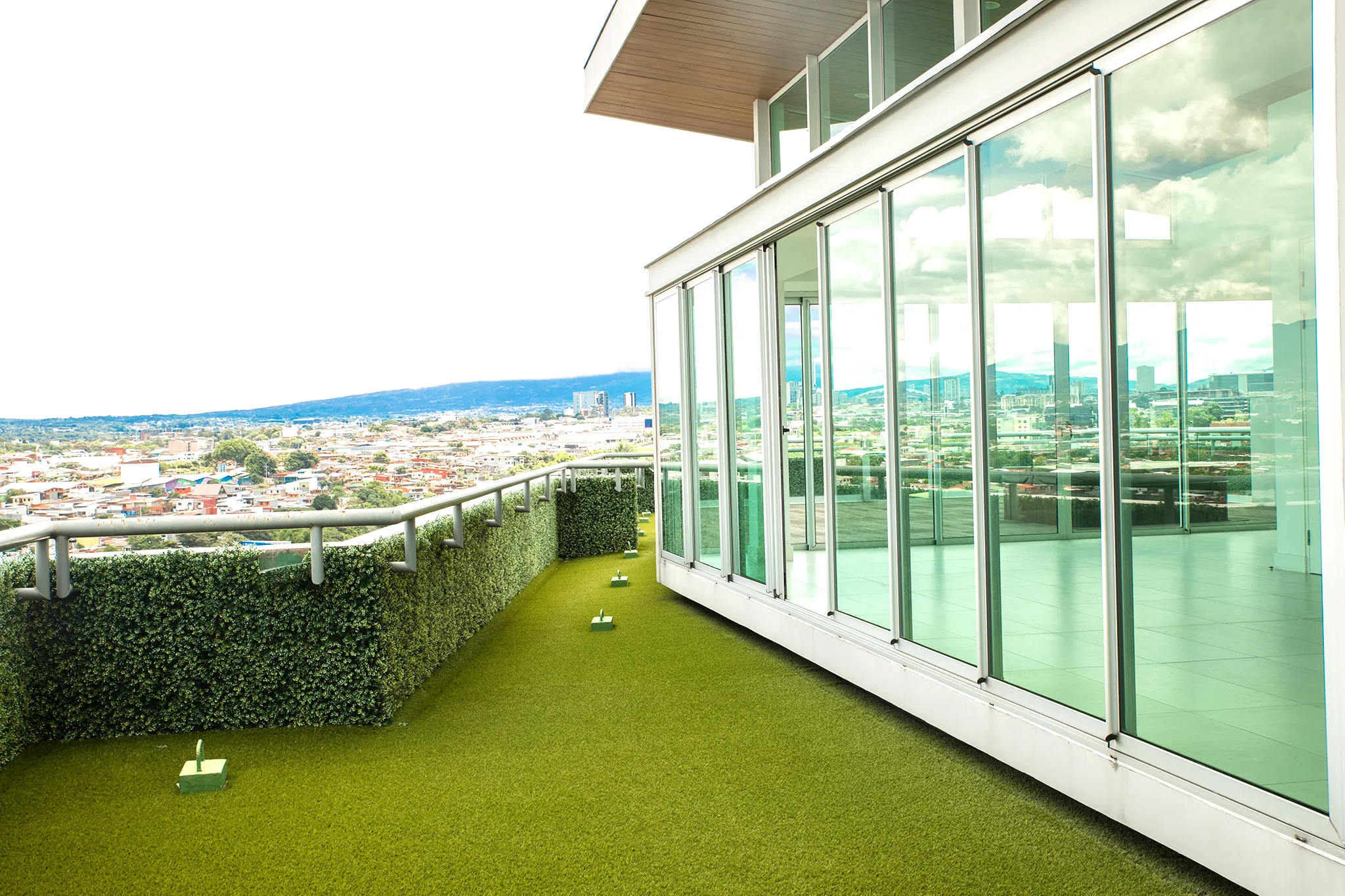 Penthouse for Sale in Central Park Condominium, Escazú - image 8