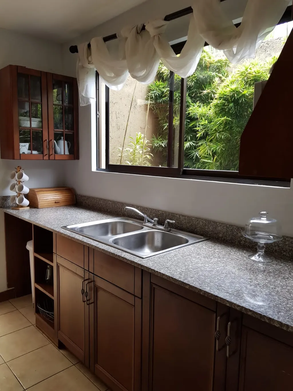 3 bedroom House in Santa Ana in Gatted Community - image 4