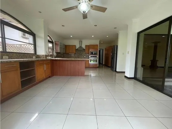 For Sale: Investment house in exclusive Gated Community in Santa Ana - image 4