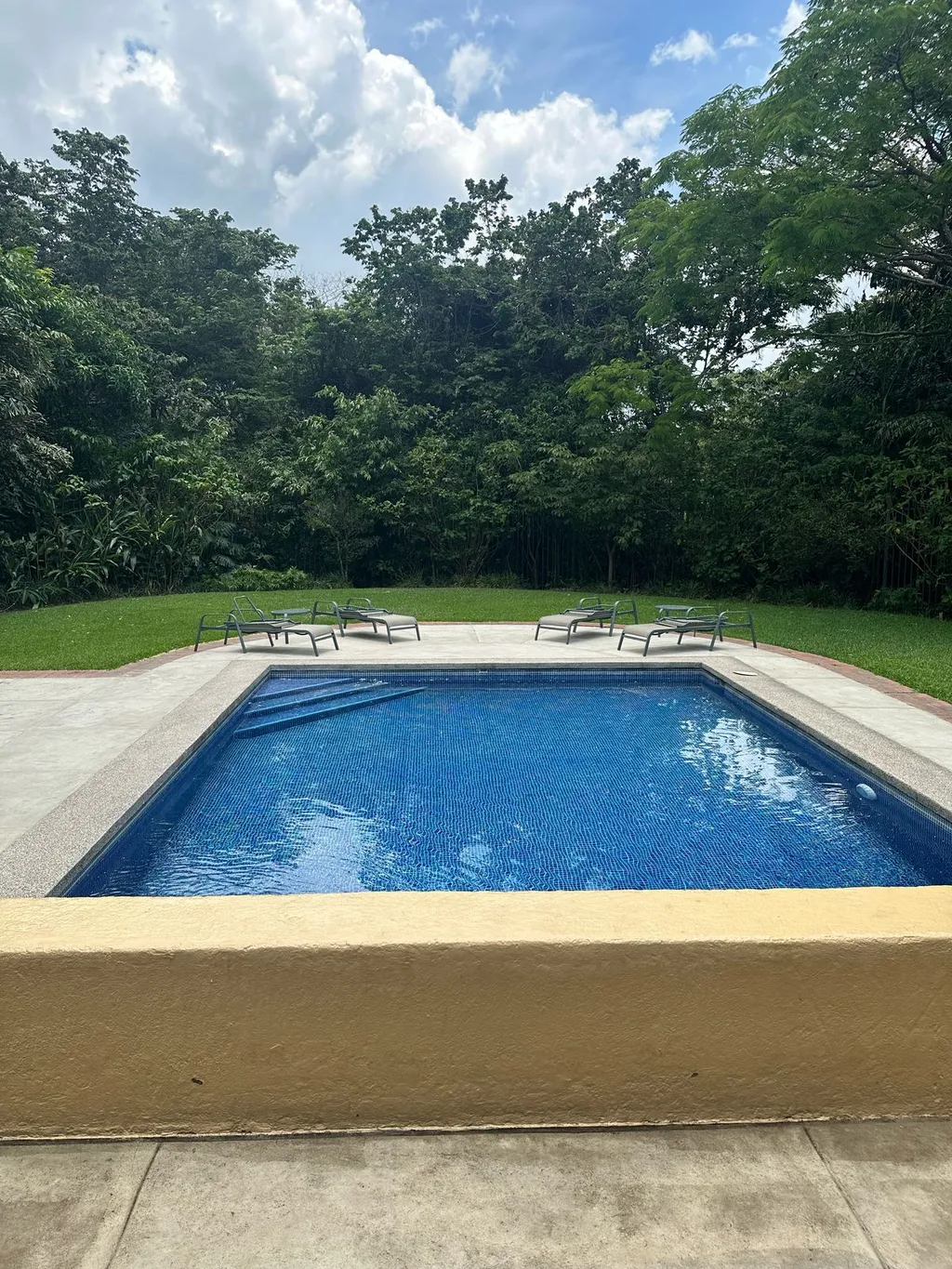 3-Bed Home Town House for rent in Condominium in Santa Ana - image 12